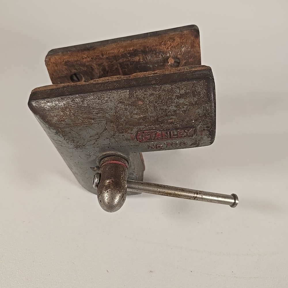 Vintage Stanley No. 700 Corner Clamp On Bench Vise‎